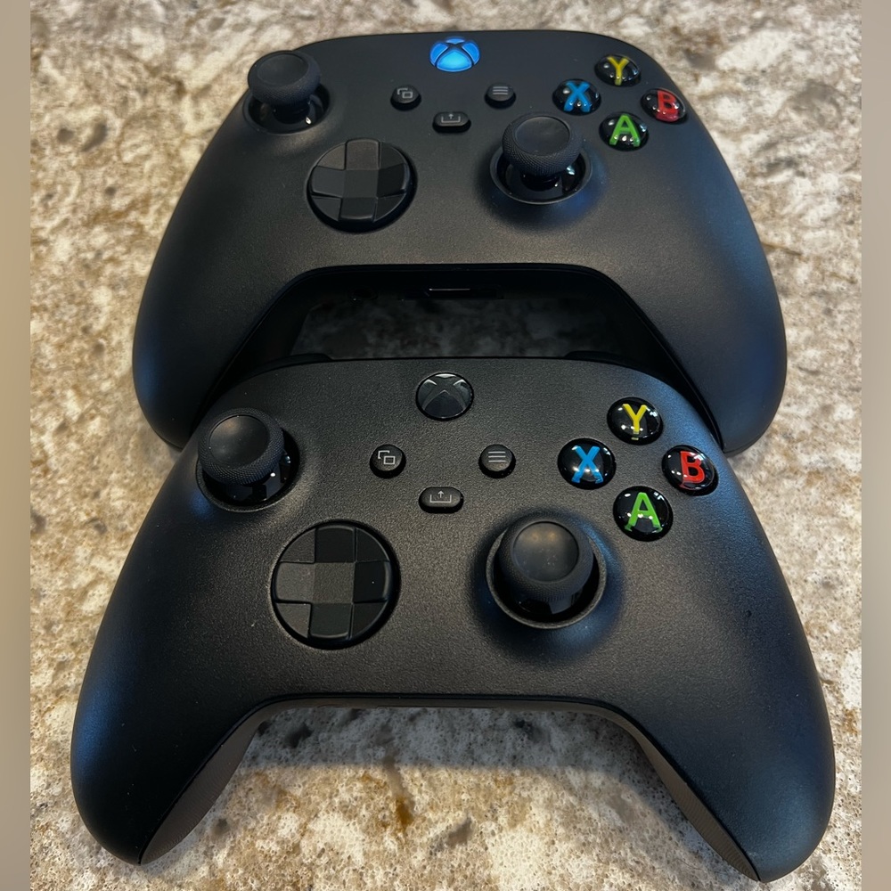 2 Xbox One Series S/X Controllers